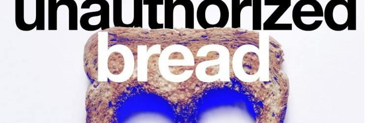Recorte de la portada estadounidense de Pan no autorizado. Se puede leer el título, Unauthorized bread, en grandes letras. Detrás hay una foto de una tostada con un agujero en el centro.